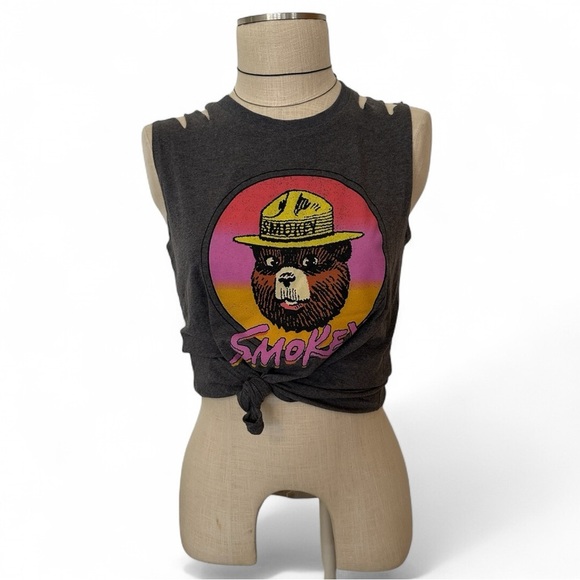 *NEW* Gray Smokey the Bear Graphic Sleeveless Cut Out Retro T-shirt - Picture 6 of 10